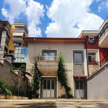 A Cheerful Villa With Free Parking Space Тирана Экстерьер фото