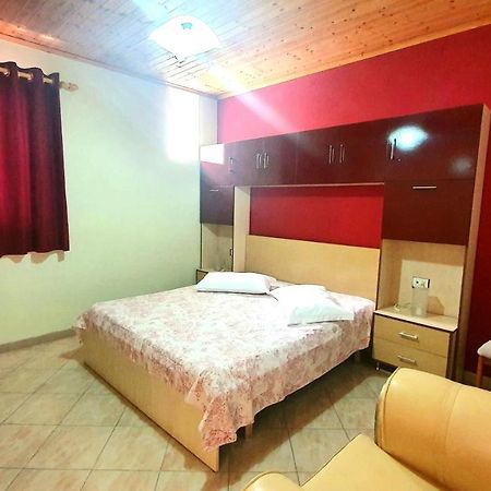 A Cheerful Villa With Free Parking Space Тирана Экстерьер фото