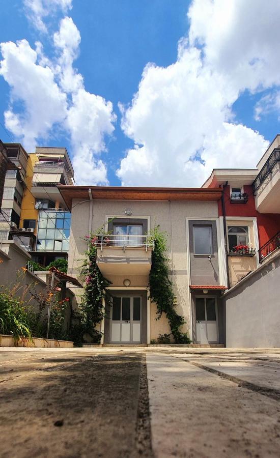 A Cheerful Villa With Free Parking Space Тирана Экстерьер фото