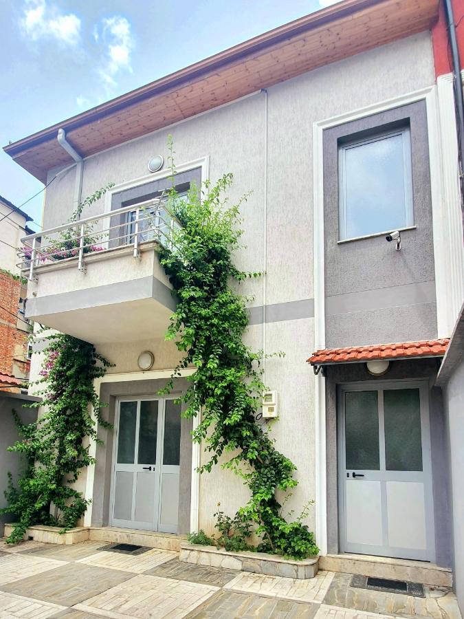 A Cheerful Villa With Free Parking Space Тирана Экстерьер фото