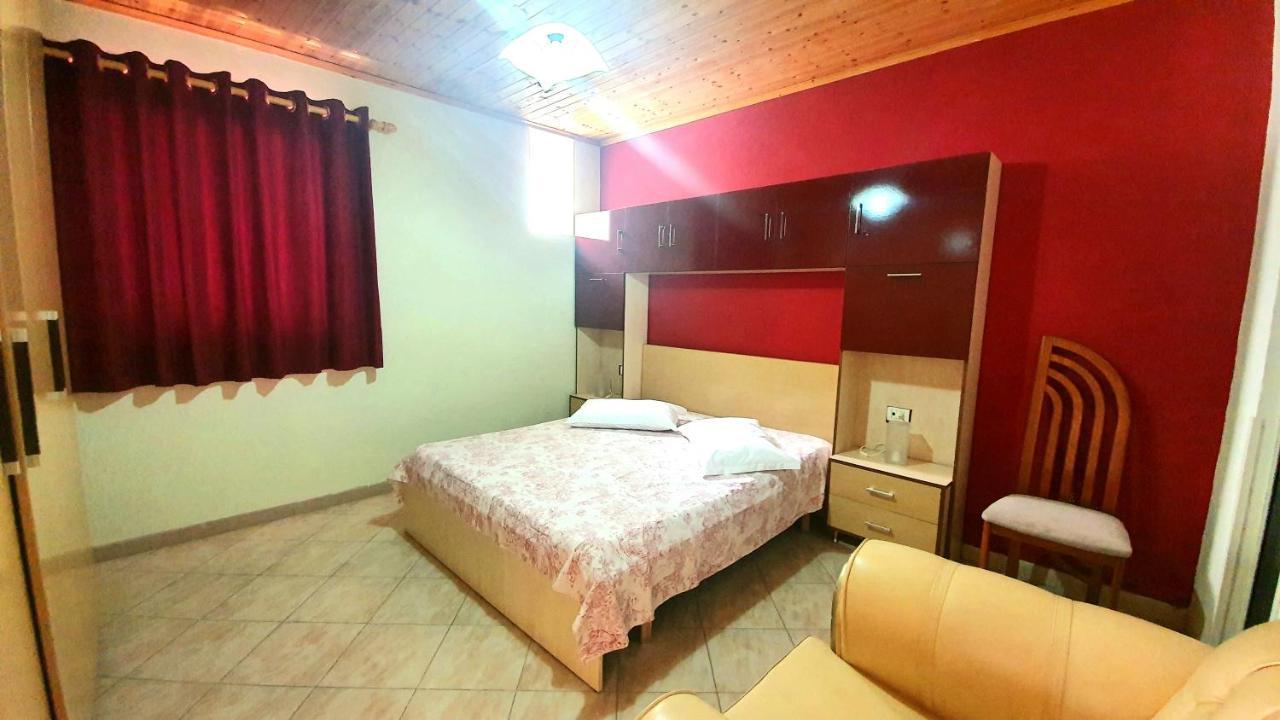 A Cheerful Villa With Free Parking Space Тирана Экстерьер фото